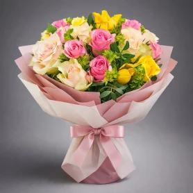 Миледи - 11 роз по цене 9 - букет разноцветных роз с декоративной зеленью